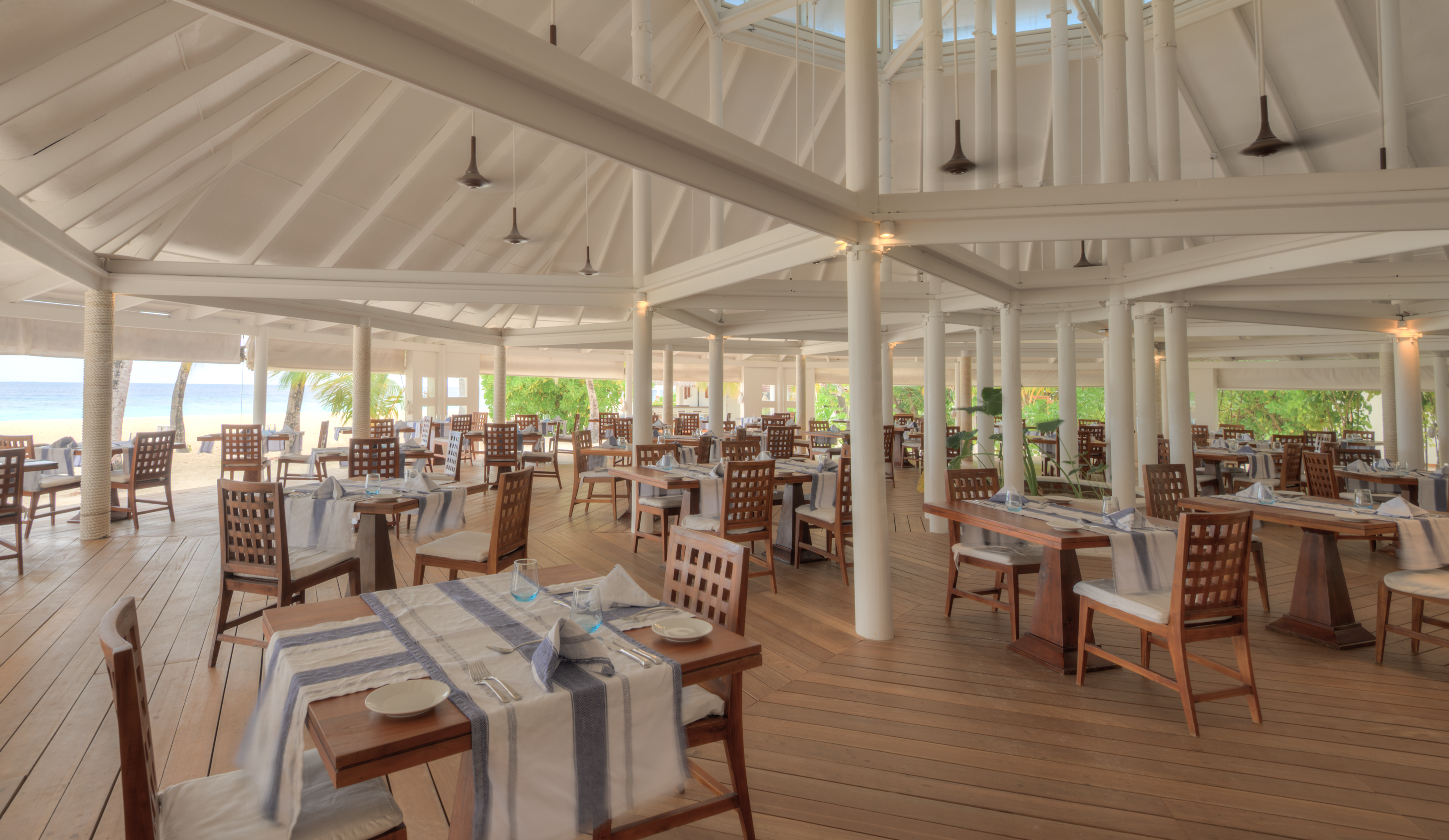 Maakeyn buffet restaurant at Diamonds Athuruga Maldives