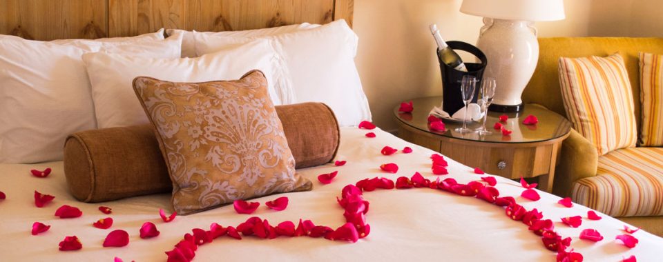 Best Hotels with Honeymoon Suites in Napoli