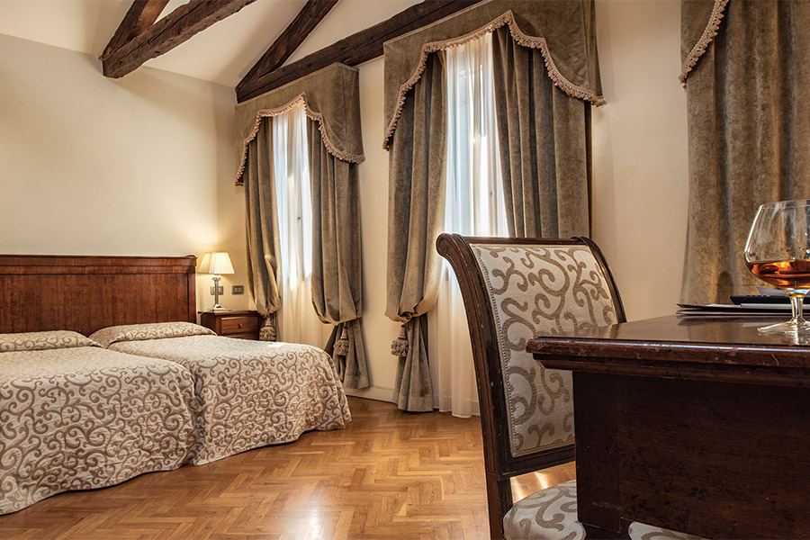 Rooms Venice Hotel Hotel dell’Opera in the heart of the most romantic