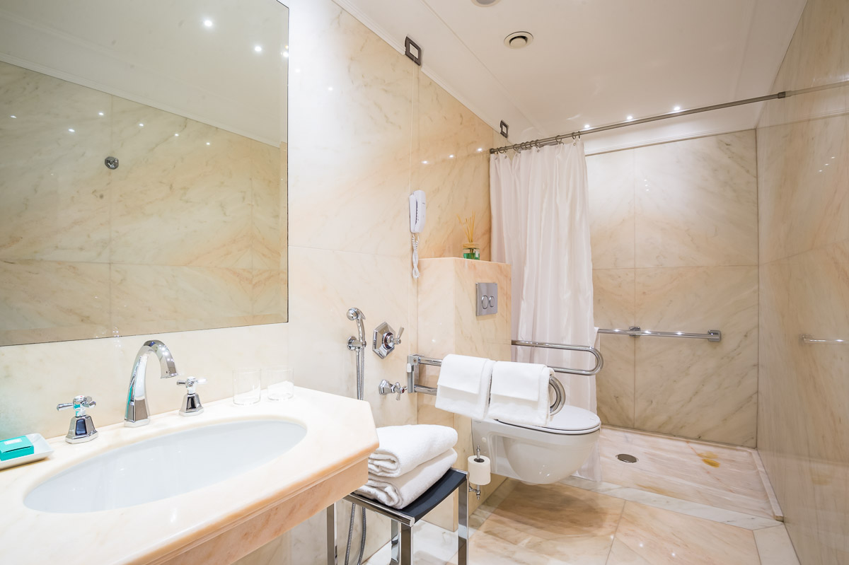 Classic room bathroom 1