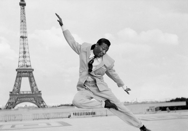 L'IMAGE. Une deuxième tour Eiffel érigée à Paris