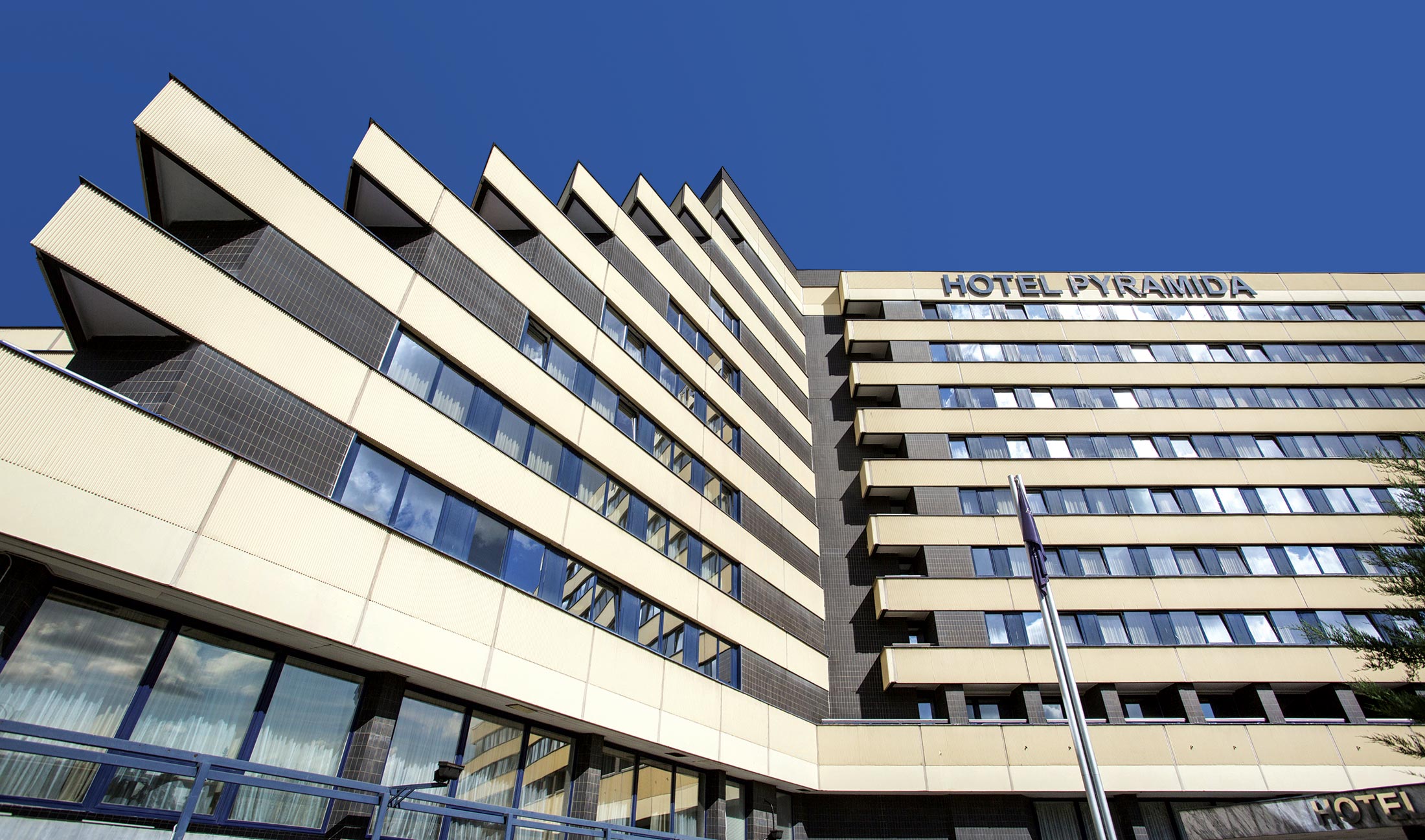 orea hotel angelo praha parking