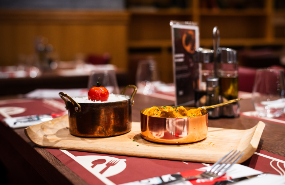 traditional-restaurant-the-captains-library