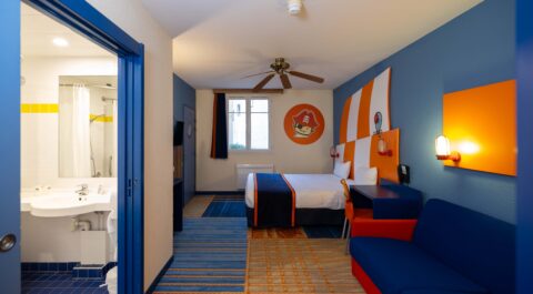 explorers-hotel