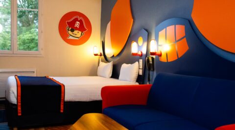 explorers-hotel