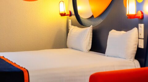 explorers-hotel