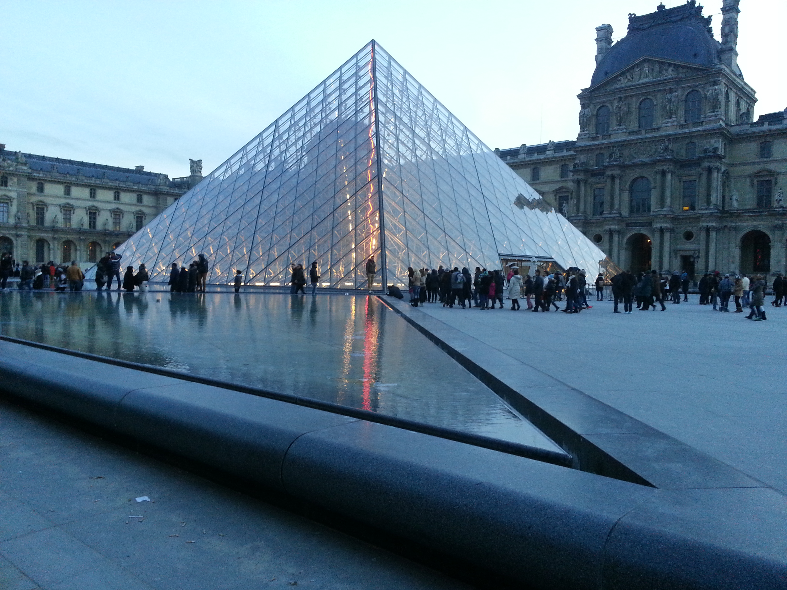 THE LOUVRE MUSEUM Paris Hotel - Hôtel du Quai de Seine