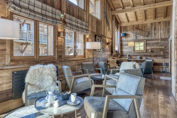Le Bar des Cochers Les Loges Blanches hôtel 4 étoiles à Megève nouvelle ambiance