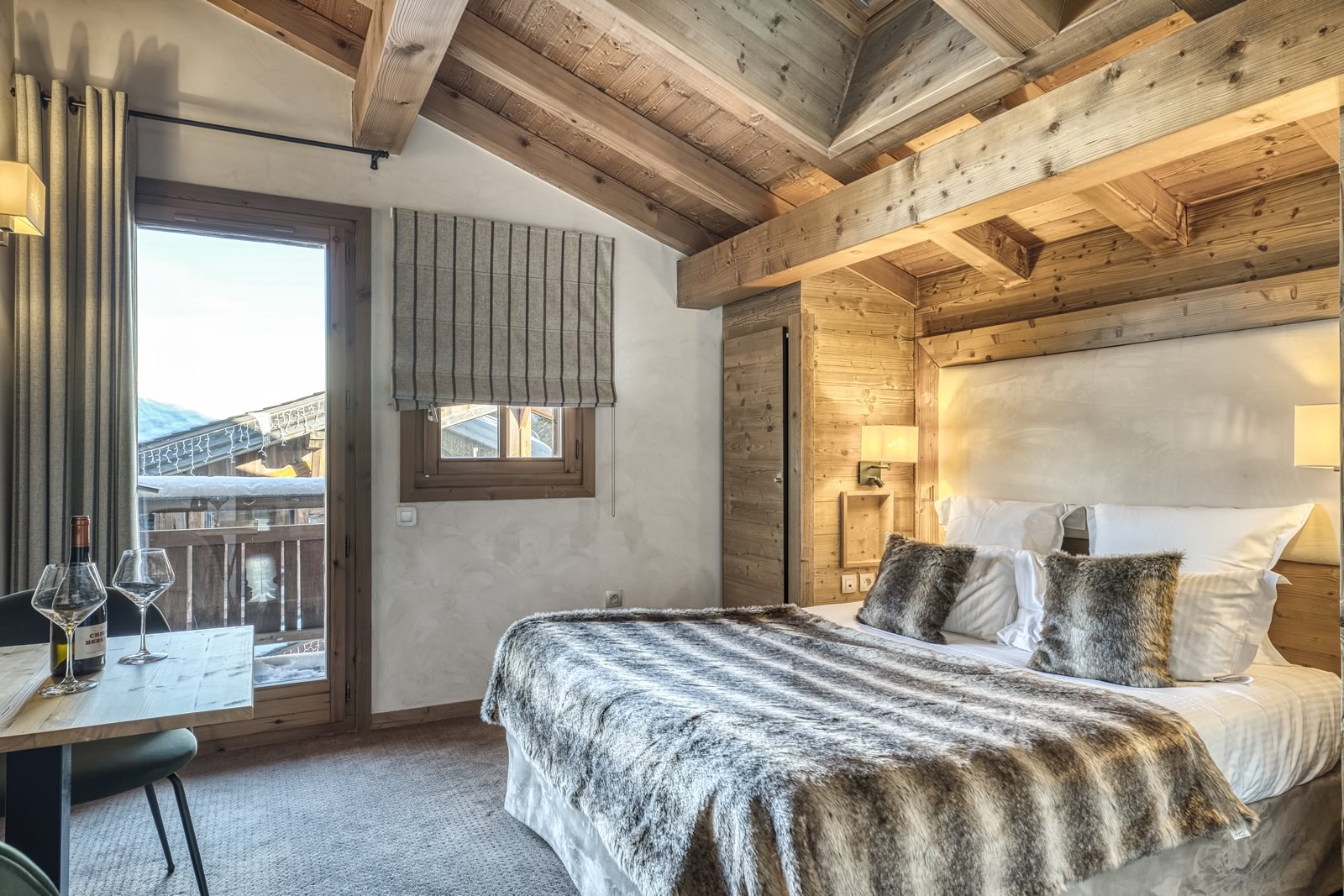 Chambre avec balcon privatif des Loges Blanches hôtel 4 étoiles Megève