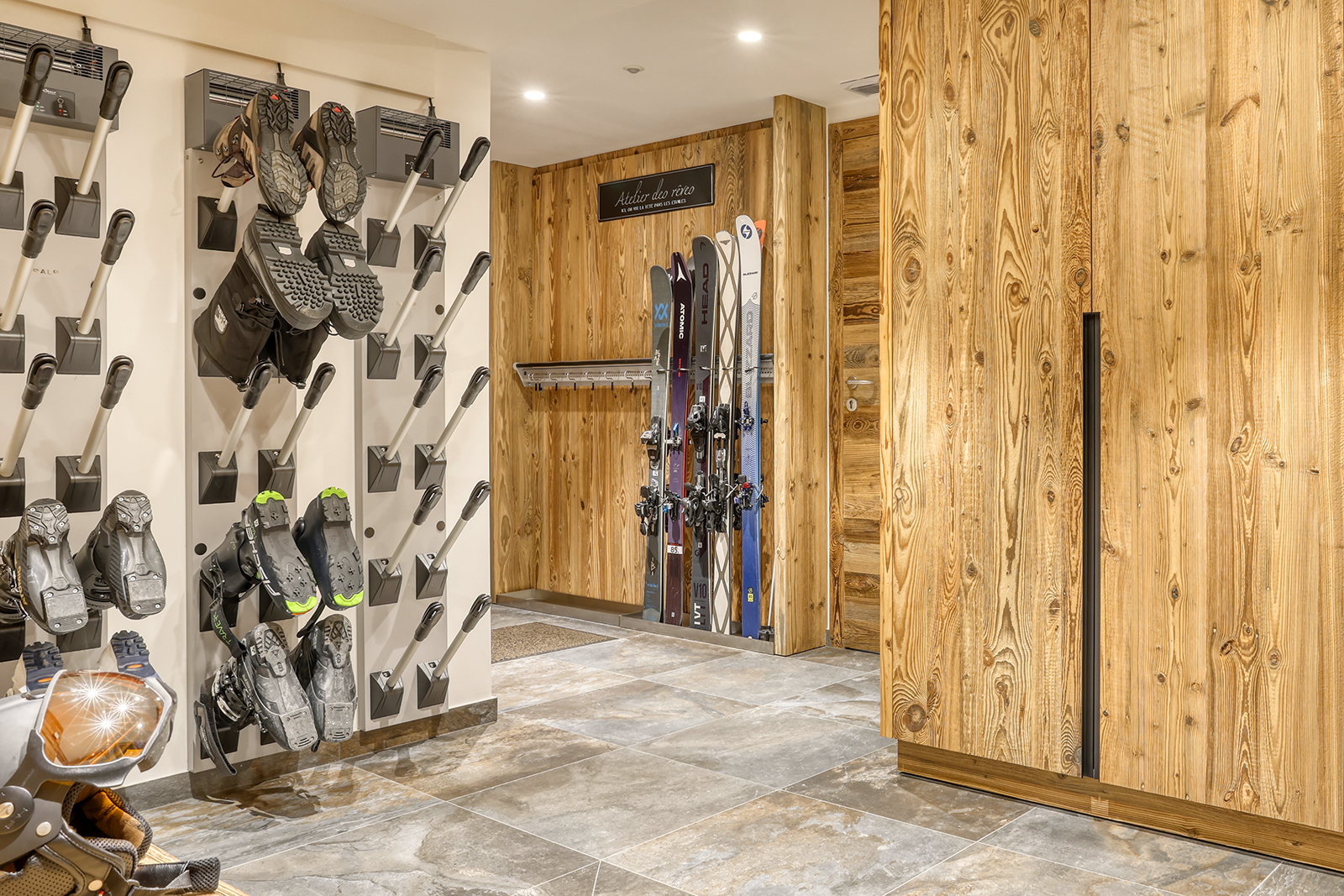 Ski room et boot dryer Chalet de luxe à Megève