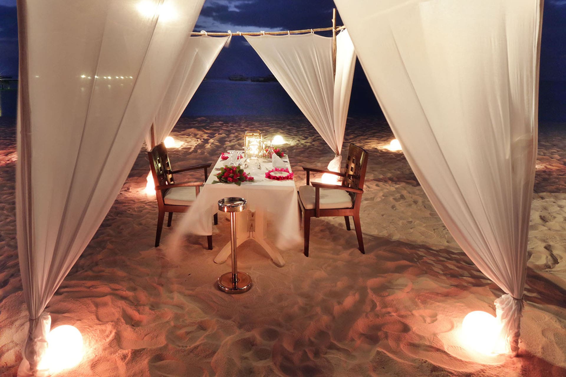 Restaurant Dining under the Stars Maldives Hotel Sandies Bathala