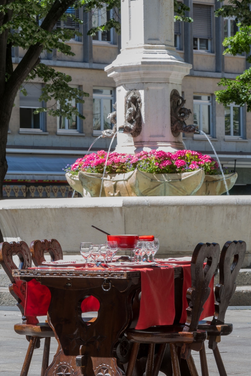 Nouveau Fondue sur la terrasse du restaurant Edelweiss Genève