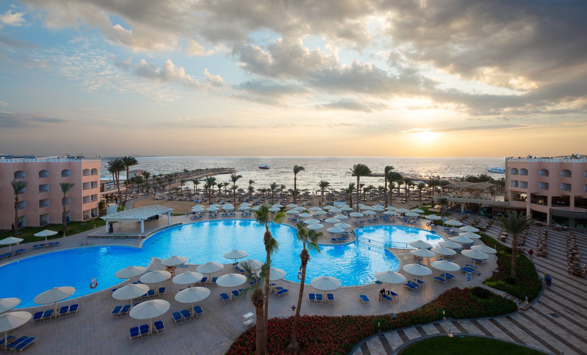 Серри бич хургада. Бич Альбатрос Резорт Египет. Альбатрос Хургада 4. Отель Beach Albatros Resort 4. Beach Albatros Resort Hurghada 5 Хургада.